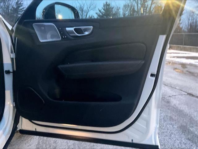 2024 Volvo XC60 Recharge Plug-In Hybrid T8 eAWD PHEV Ultimate Dark Theme