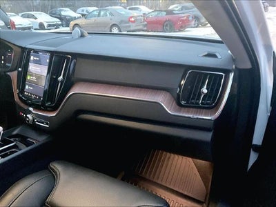 2024 Volvo XC60 Recharge Plug-In Hybrid T8 eAWD PHEV Ultimate Dark Theme