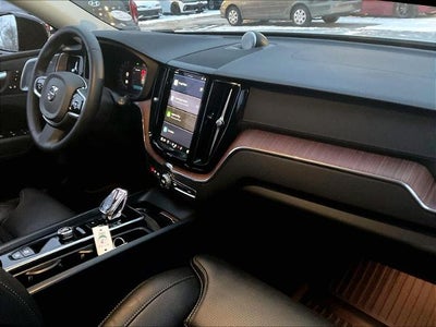 2024 Volvo XC60 Recharge Plug-In Hybrid T8 eAWD PHEV Ultimate Dark Theme