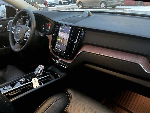 2024 Volvo XC60 Recharge Plug-In Hybrid T8 eAWD PHEV Ultimate Dark Theme