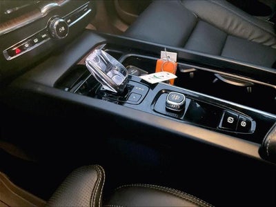 2024 Volvo XC60 Recharge Plug-In Hybrid T8 eAWD PHEV Ultimate Dark Theme