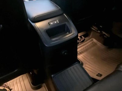 2024 Volvo XC60 Recharge Plug-In Hybrid T8 eAWD PHEV Ultimate Dark Theme