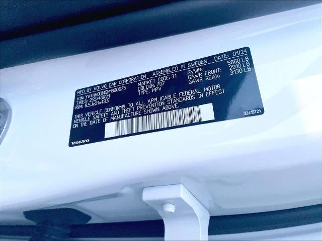 2024 Volvo XC60 Recharge Plug-In Hybrid T8 eAWD PHEV Ultimate Dark Theme