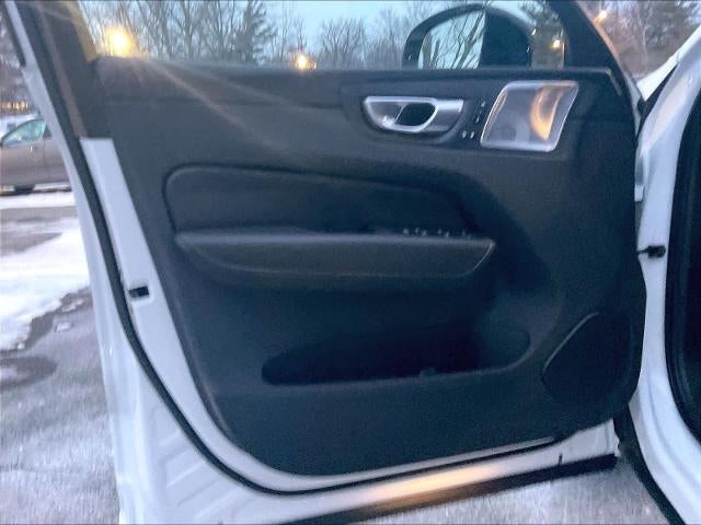 2024 Volvo XC60 Recharge Plug-In Hybrid T8 eAWD PHEV Ultimate Dark Theme