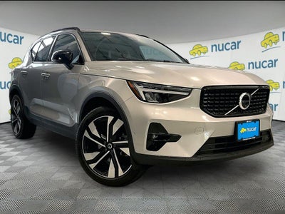 2025 Volvo XC40 B5 Plus Dark Theme