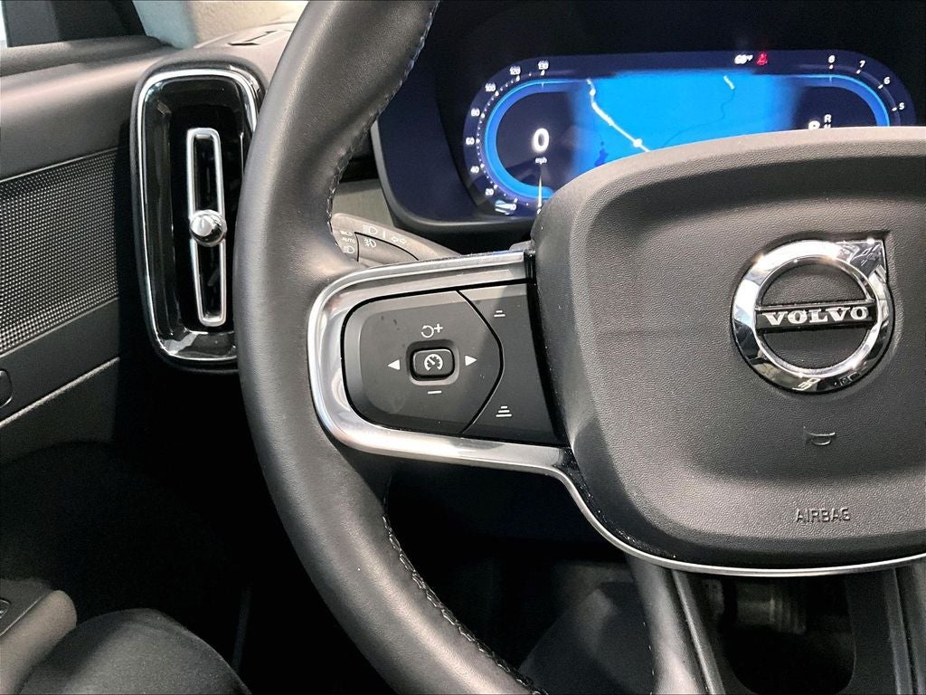 2025 Volvo XC40 B5 Plus Dark Theme