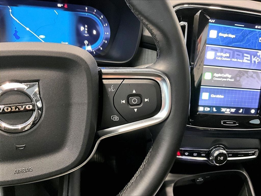 2025 Volvo XC40 B5 Plus Dark Theme