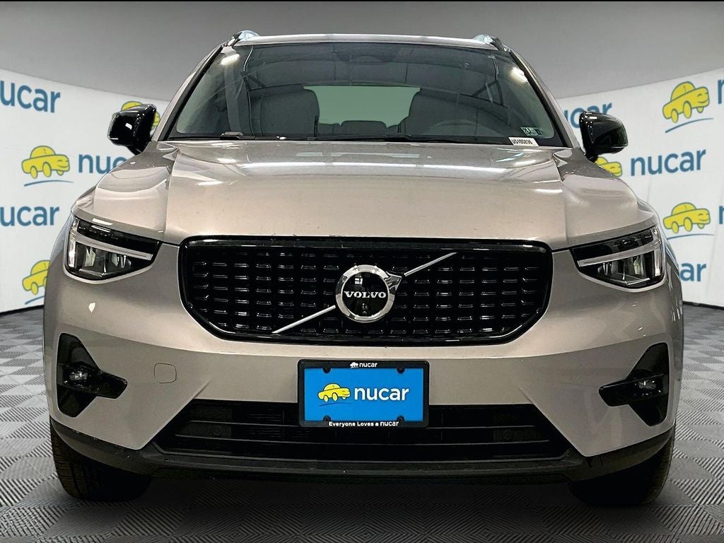 2025 Volvo XC40 B5 Plus Dark Theme