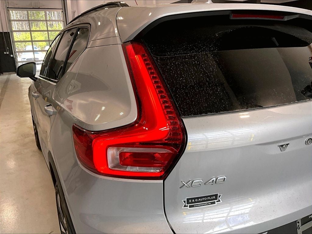 2025 Volvo XC40 B5 Plus Dark Theme