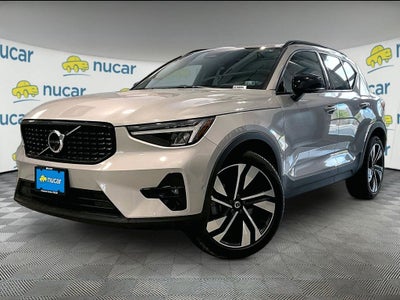 2025 Volvo XC40 B5 Plus Dark Theme