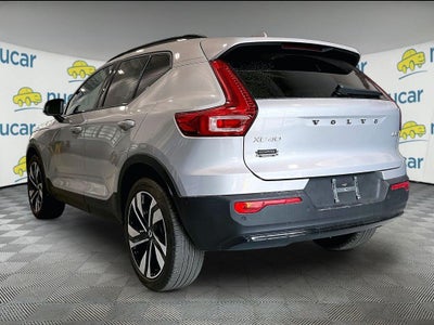 2025 Volvo XC40 B5 Plus Dark Theme