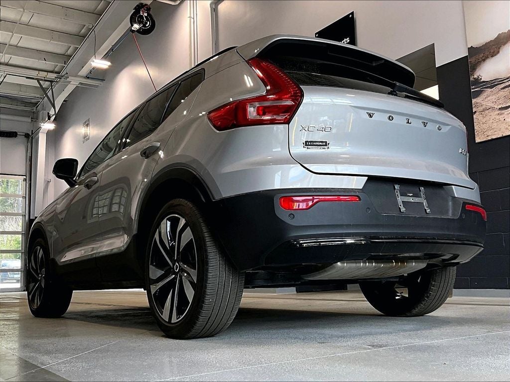 2025 Volvo XC40 B5 Plus Dark Theme