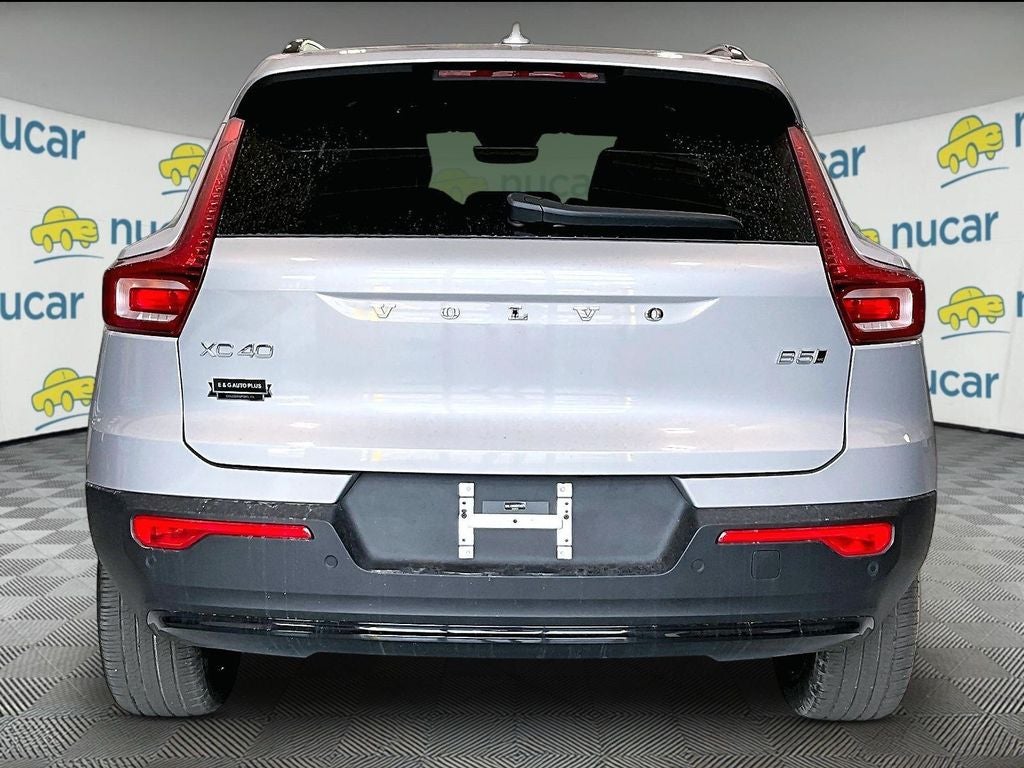 2025 Volvo XC40 B5 Plus Dark Theme