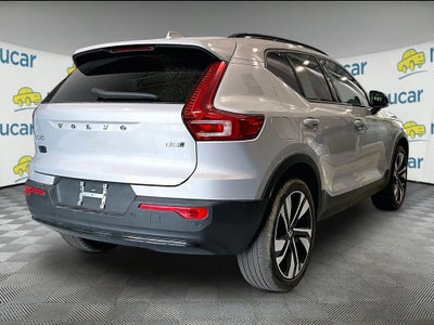 2025 Volvo XC40 B5 Plus Dark Theme