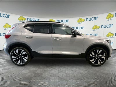 2025 Volvo XC40 B5 Plus Dark Theme