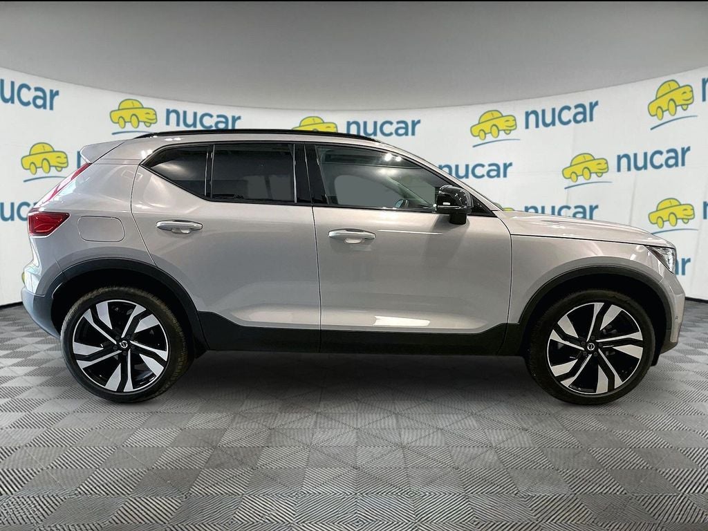 2025 Volvo XC40 B5 Plus Dark Theme