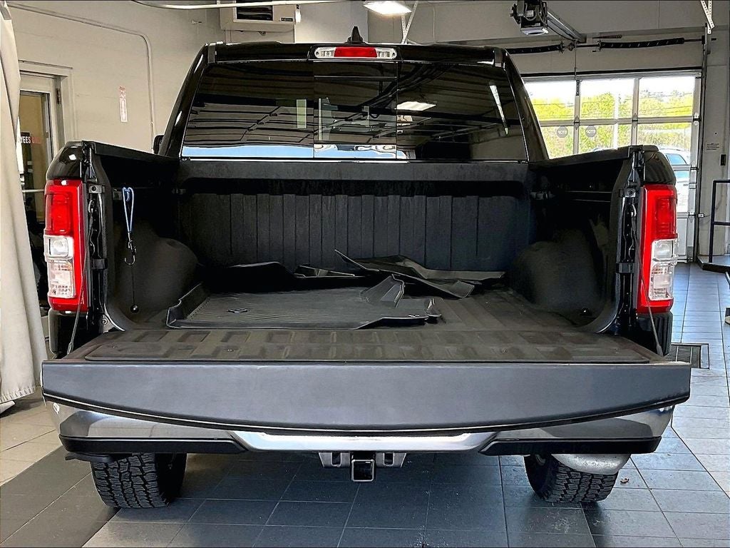 2022 RAM 1500 Big Horn 4x4 Crew Cab 5'7" Box