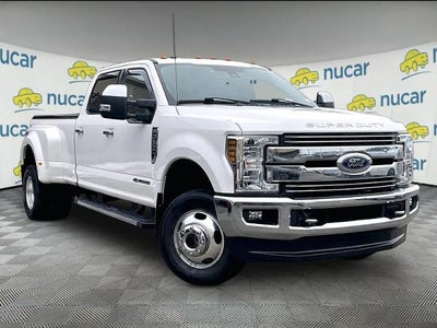 2018 Ford Super Duty F-350 DRW LARIAT 4WD Crew Cab 8' Box