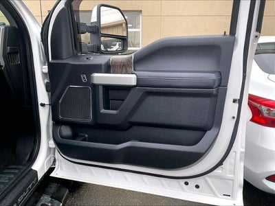 2018 Ford Super Duty F-350 DRW LARIAT 4WD Crew Cab 8' Box