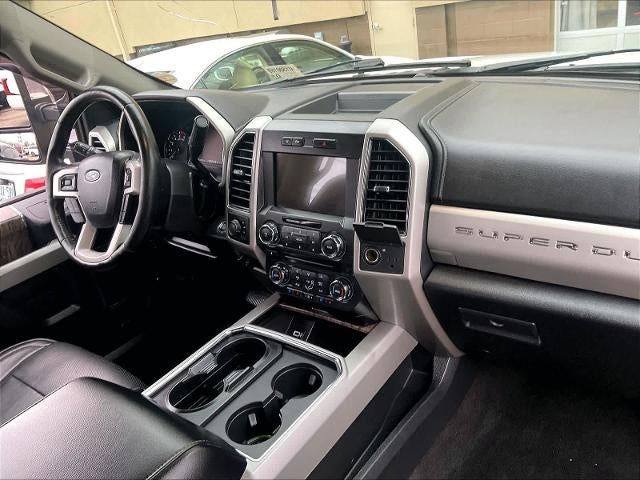 2018 Ford Super Duty F-350 DRW LARIAT 4WD Crew Cab 8' Box