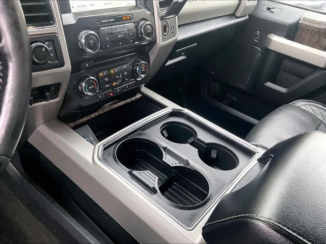 2018 Ford Super Duty F-350 DRW LARIAT 4WD Crew Cab 8' Box