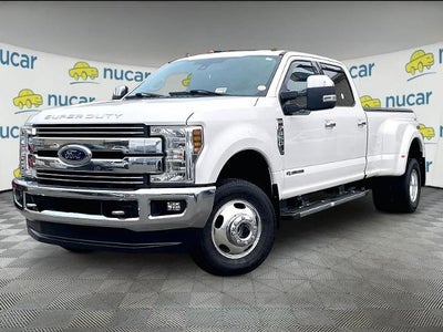 2018 Ford Super Duty F-350 DRW LARIAT 4WD Crew Cab 8' Box