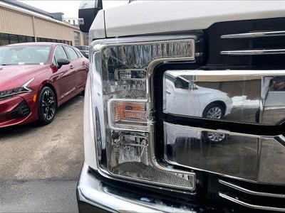 2018 Ford Super Duty F-350 DRW LARIAT 4WD Crew Cab 8' Box