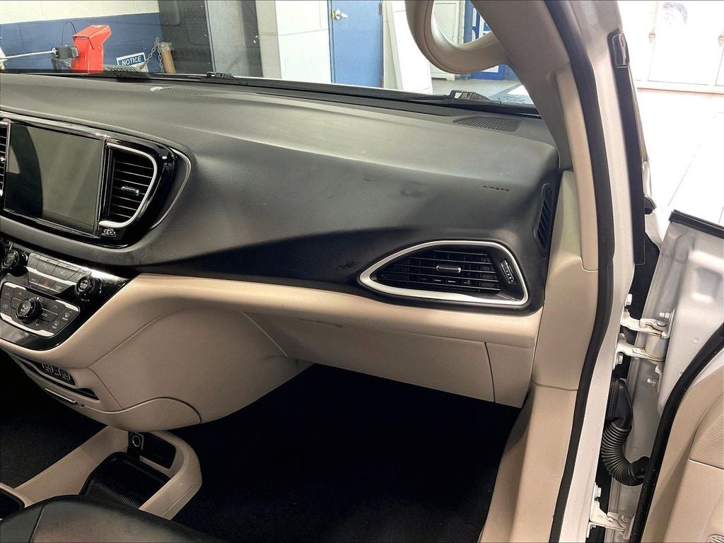 2023 Chrysler Pacifica Touring L FWD
