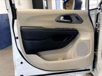 2023 Chrysler Pacifica Touring L FWD