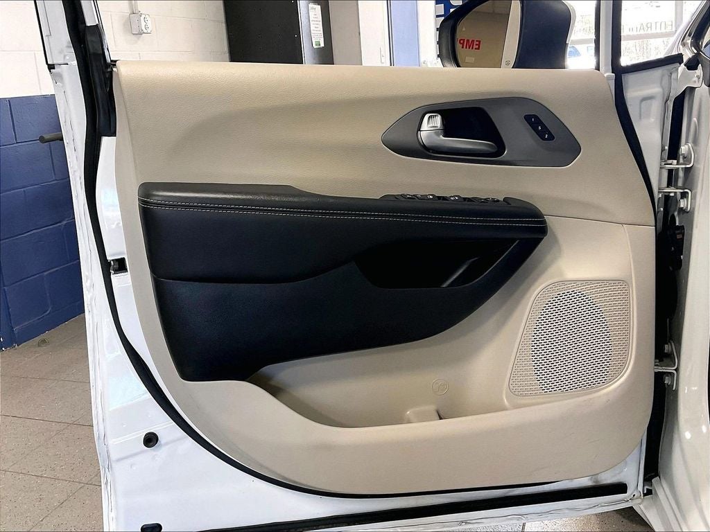 2023 Chrysler Pacifica Touring L FWD