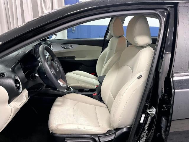 2023 Kia Forte LXS IVT