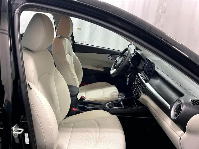 2023 Kia Forte LXS IVT