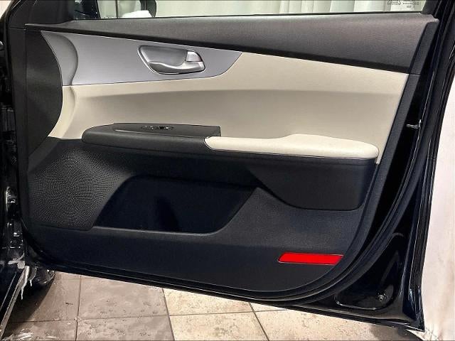 2023 Kia Forte LXS IVT