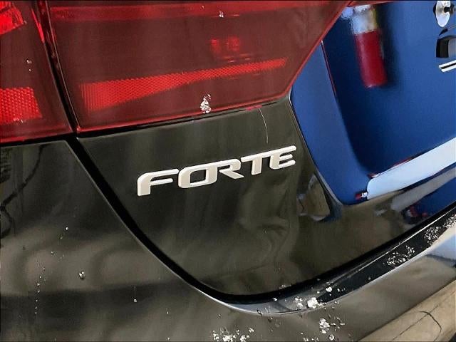 2023 Kia Forte LXS IVT