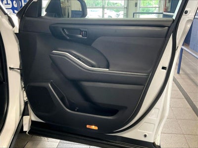 2022 Toyota Highlander LE