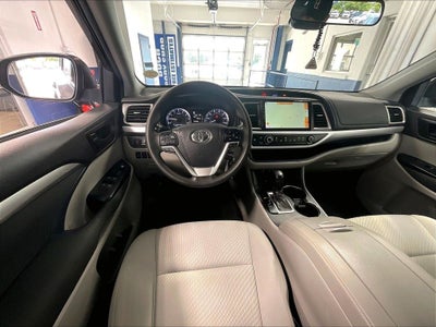 2019 Toyota Highlander LE