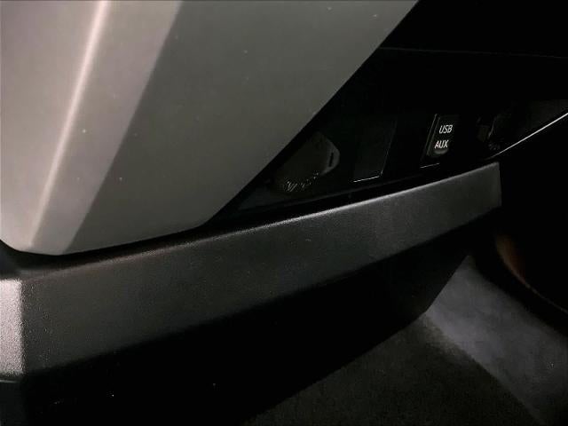 2017 Toyota Tundra 4WD 4WD SR5 Double Cab 6.5' Bed 4.6L (Natl)