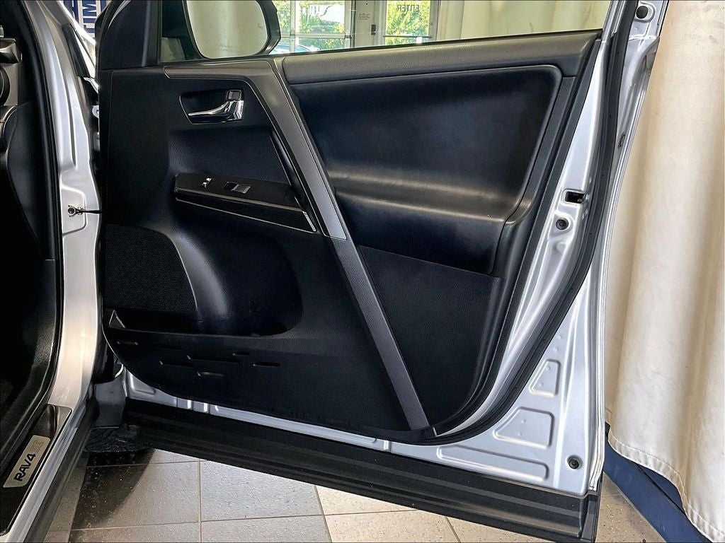 2018 Toyota RAV4 SE