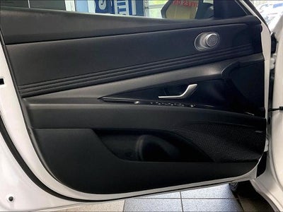 2025 Hyundai ELANTRA Limited IVT