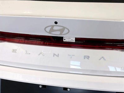 2025 Hyundai ELANTRA Limited IVT