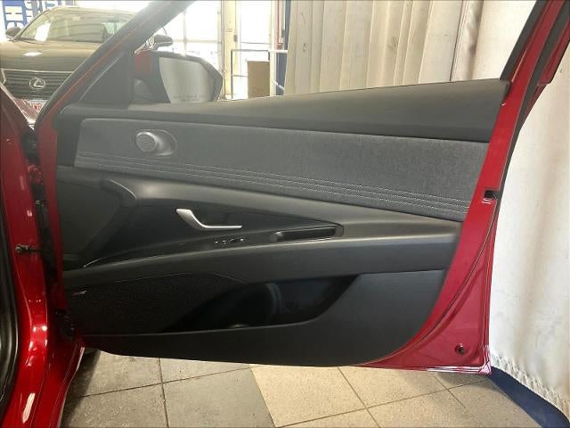 2025 Hyundai ELANTRA Limited IVT