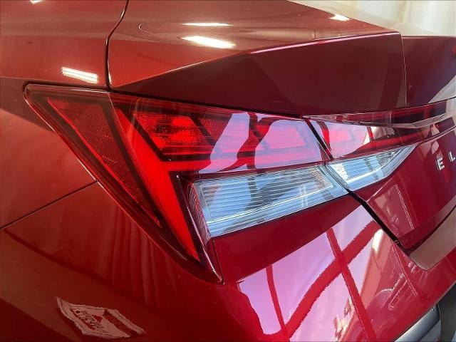 2025 Hyundai ELANTRA Limited IVT