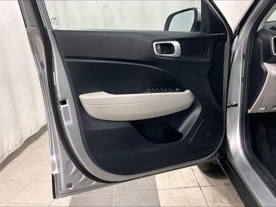 2023 Hyundai VENUE SEL IVT