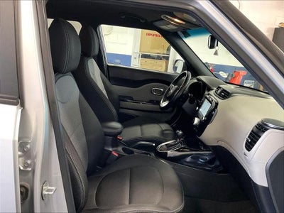 2019 Kia Soul + Auto