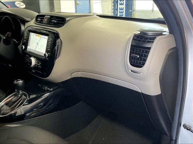 2019 Kia Soul + Auto