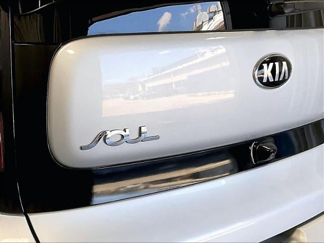 2019 Kia Soul + Auto