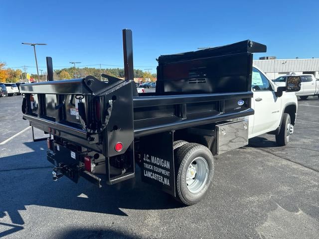 2025 Chevrolet Silverado 3500 HD CC Work Truck