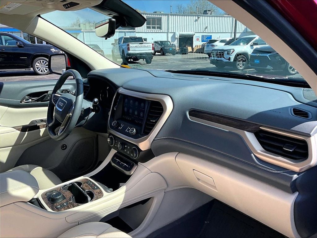 2023 GMC Acadia Denali