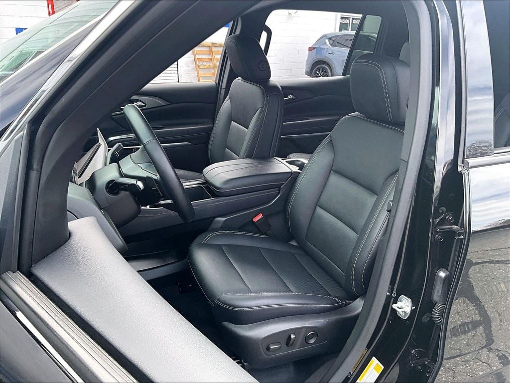 2025 Chevrolet Traverse LT 2LT