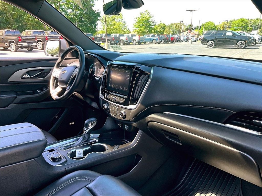 2023 Chevrolet Traverse LT Leather
